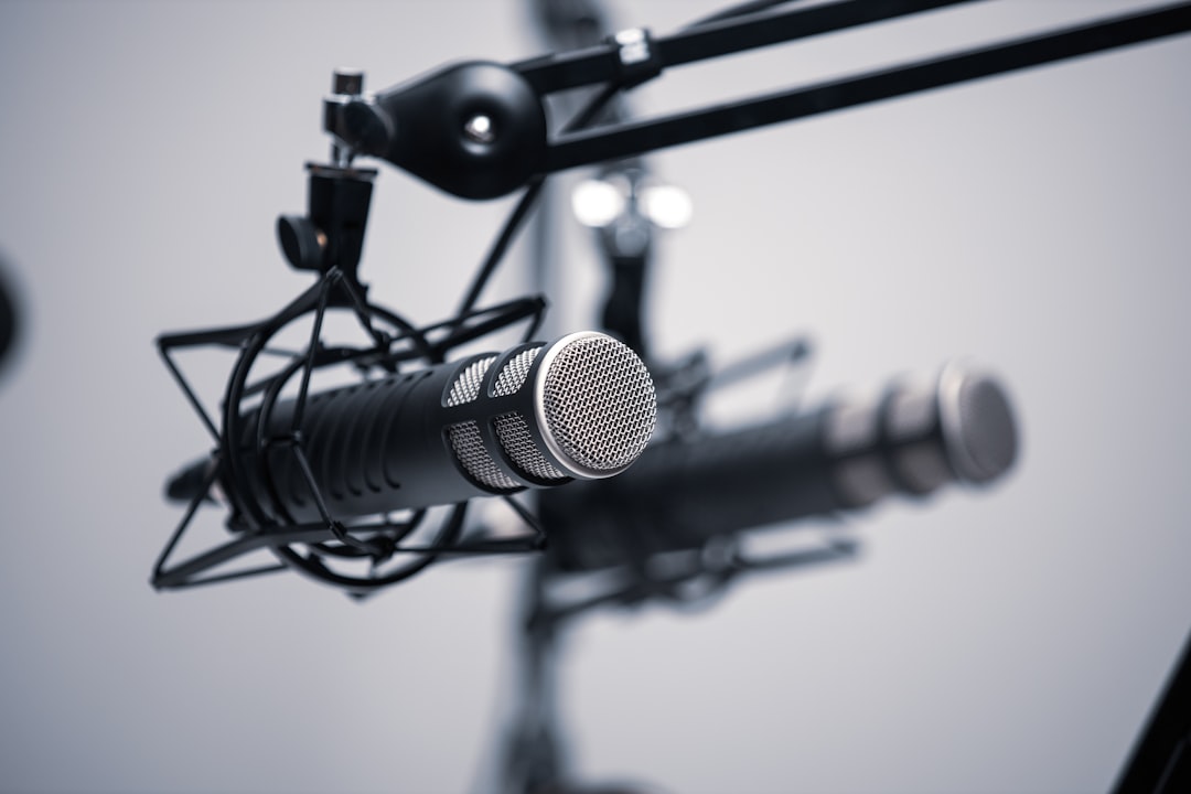 Louvores 24h: Rádio Gospel Gratuita
